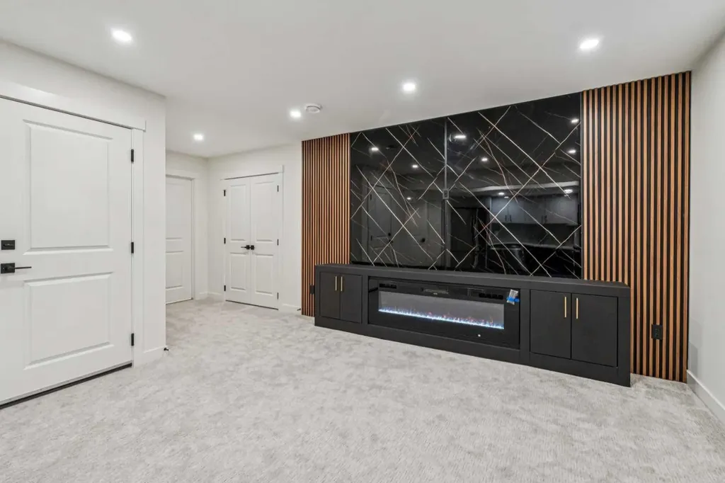 22 Sherwood Cove NW Calgary AB T3R 1R1