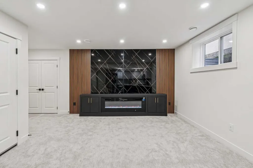 22 Sherwood Cove NW Calgary AB T3R 1R1