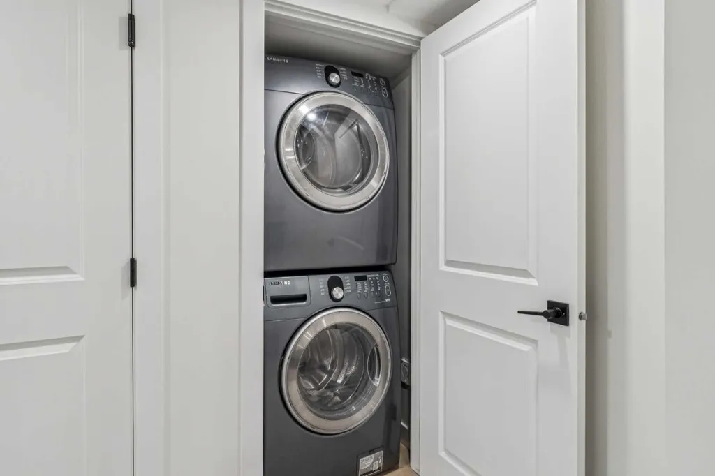 22 Sherwood Cove NW Calgary AB T3R 1R1