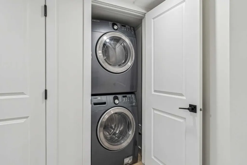 22 Sherwood Cove NW Calgary AB T3R 1R1