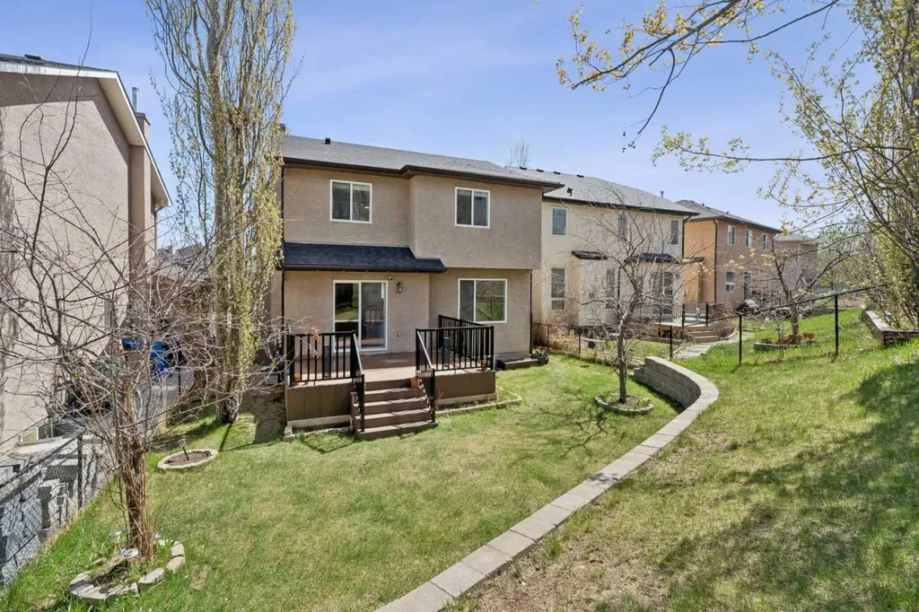 22 Sherwood Cove NW Calgary AB T3R 1R1