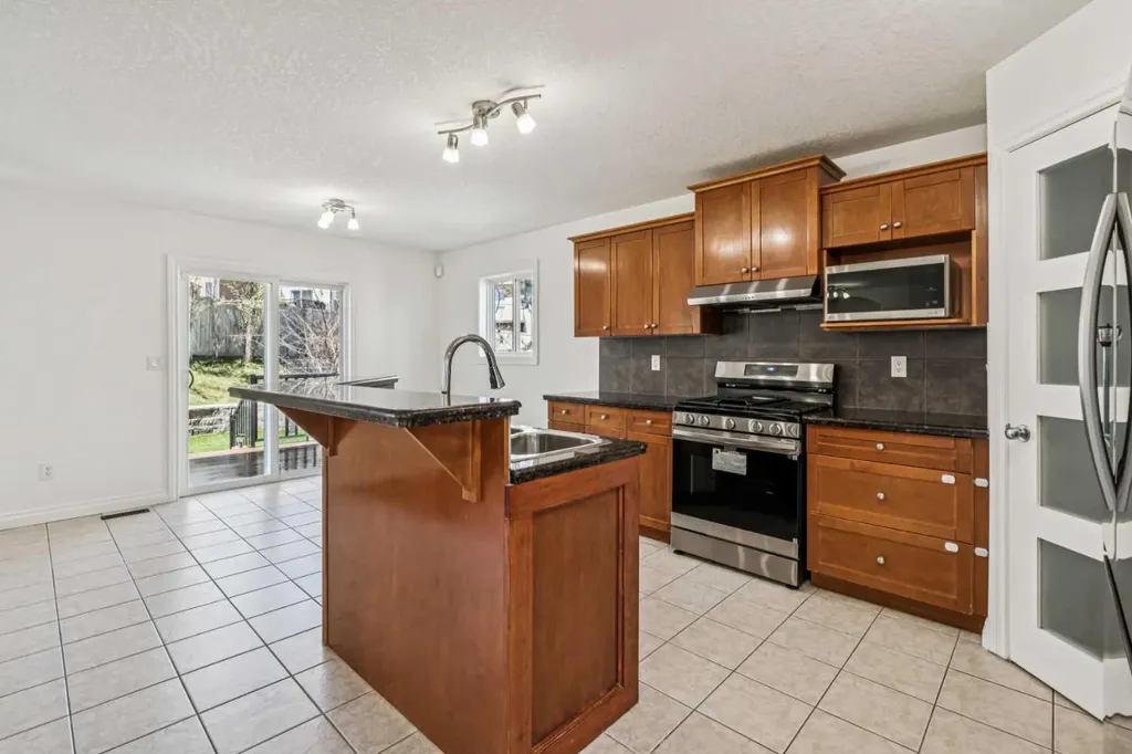 22 Sherwood Cove NW Calgary AB T3R 1R1