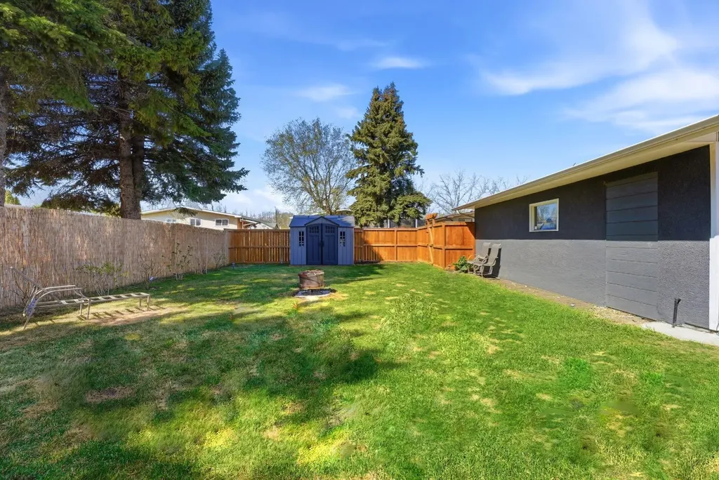 26 Odstone Green Red Deer AB T4N 5H9
