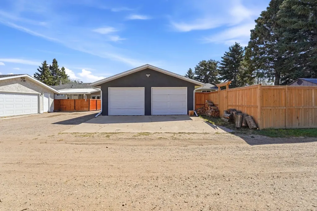 26 Odstone Green Red Deer AB T4N 5H9
