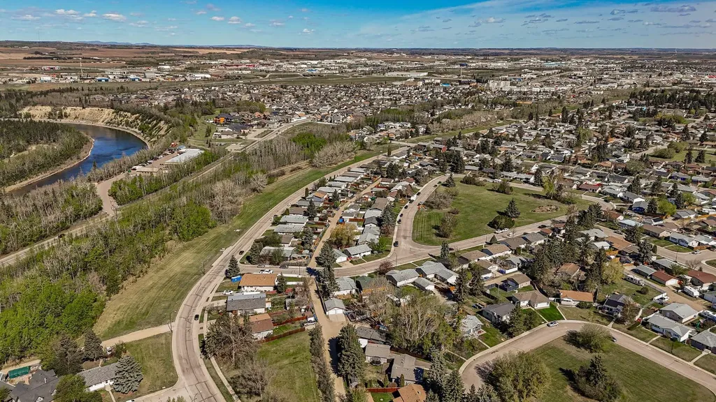 26 Odstone Green Red Deer AB T4N 5H9
