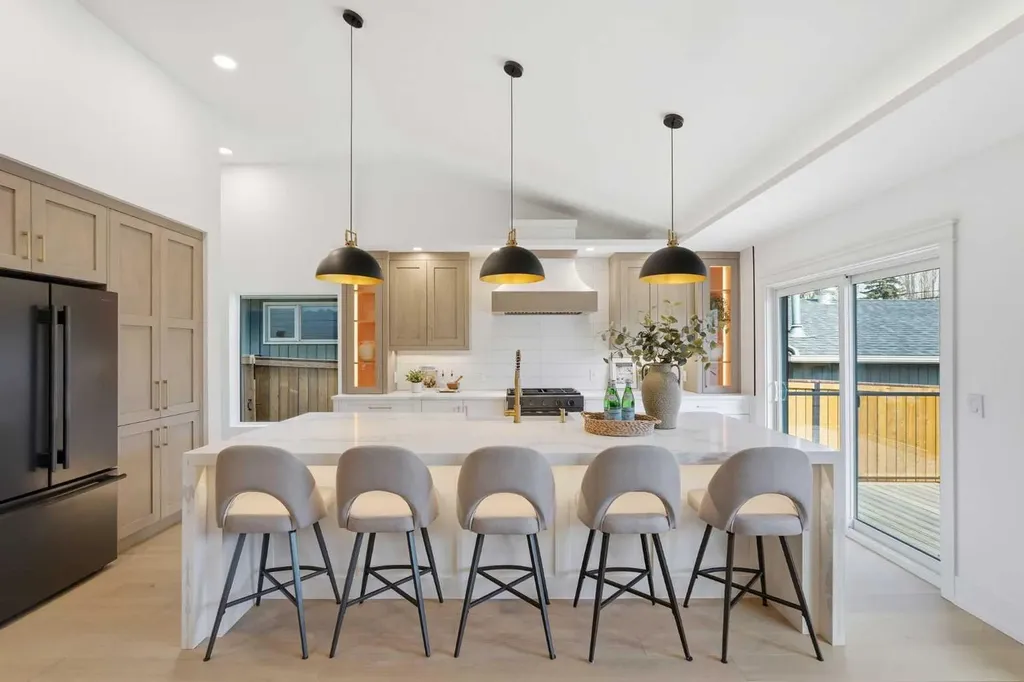 60 Lake Lucerne Close SE Calgary AB T2J 3H8