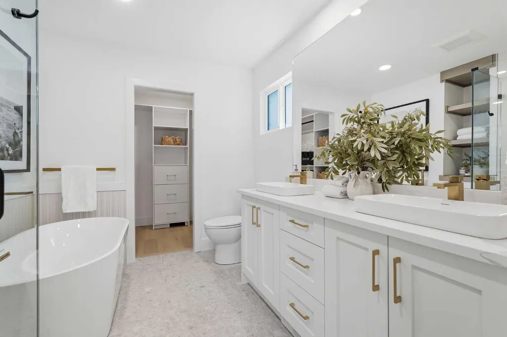 60 Lake Lucerne Close SE Calgary AB T2J 3H8