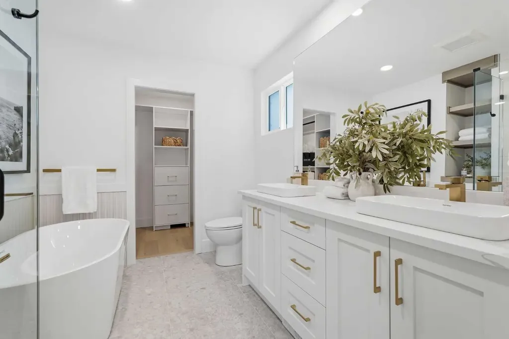 60 Lake Lucerne Close SE Calgary AB T2J 3H8
