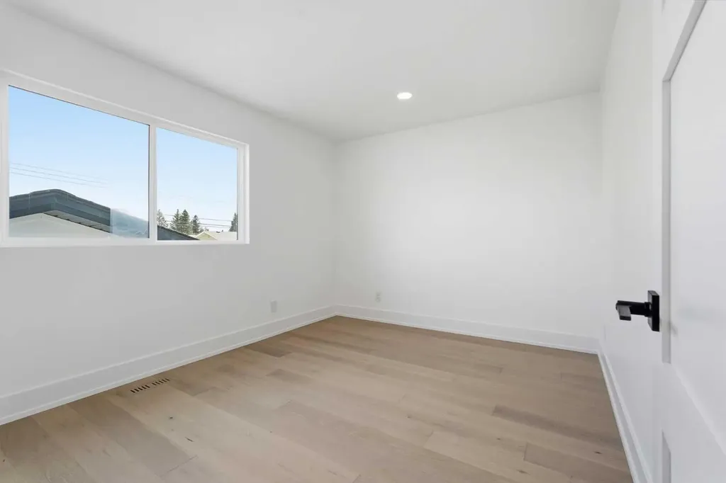60 Lake Lucerne Close SE Calgary AB T2J 3H8
