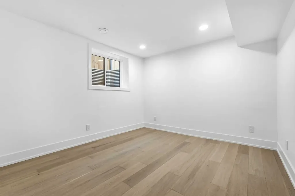 60 Lake Lucerne Close SE Calgary AB T2J 3H8