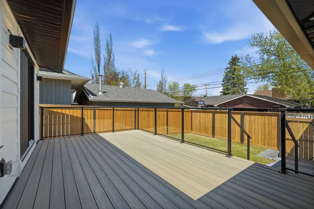60 Lake Lucerne Close SE Calgary AB T2J 3H8