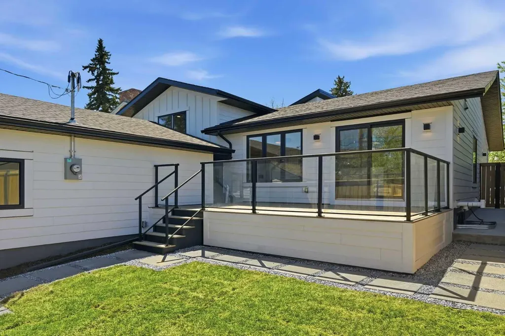 60 Lake Lucerne Close SE Calgary AB T2J 3H8