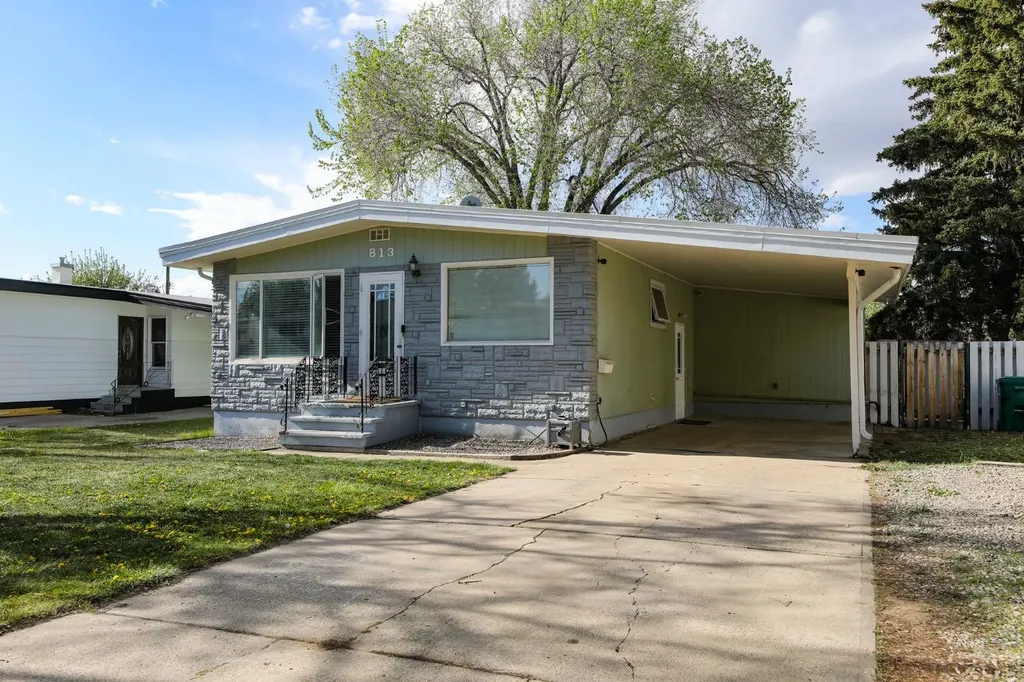 813 11 Avenue S Lethbridge AB T1K 0H9