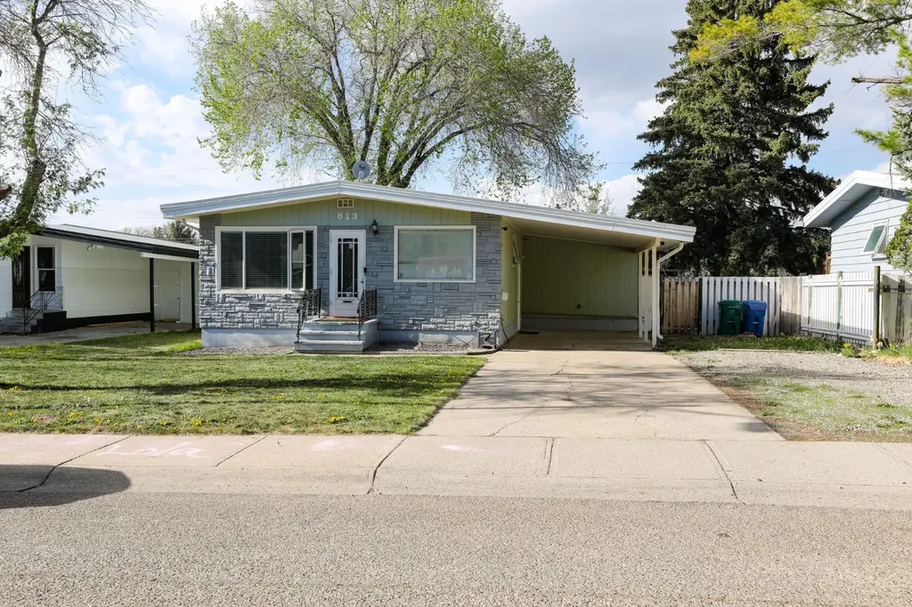 813 11 Avenue S Lethbridge AB T1K 0H9