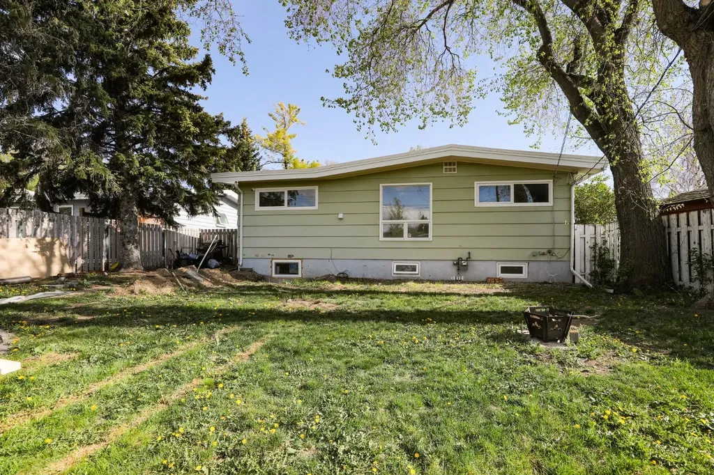 813 11 Avenue S Lethbridge AB T1K 0H9
