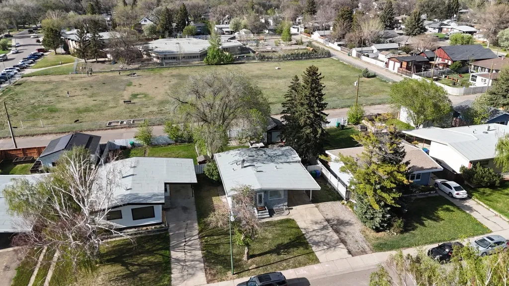 813 11 Avenue S Lethbridge AB T1K 0H9