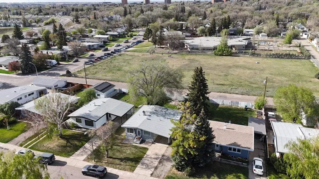 813 11 Avenue S Lethbridge AB T1K 0H9