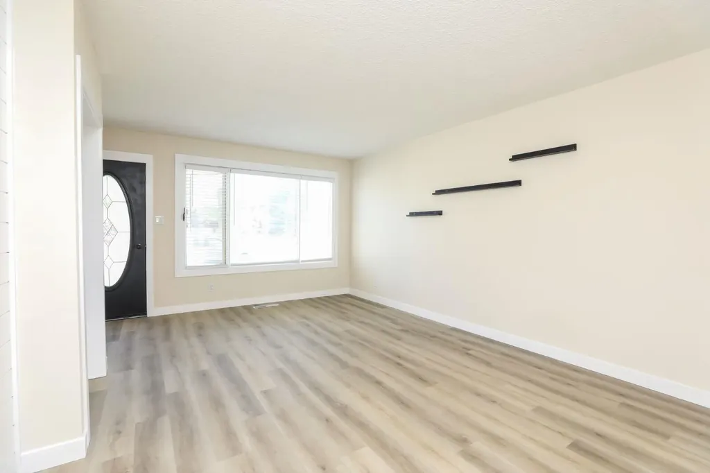 813 11 Avenue S Lethbridge AB T1K 0H9