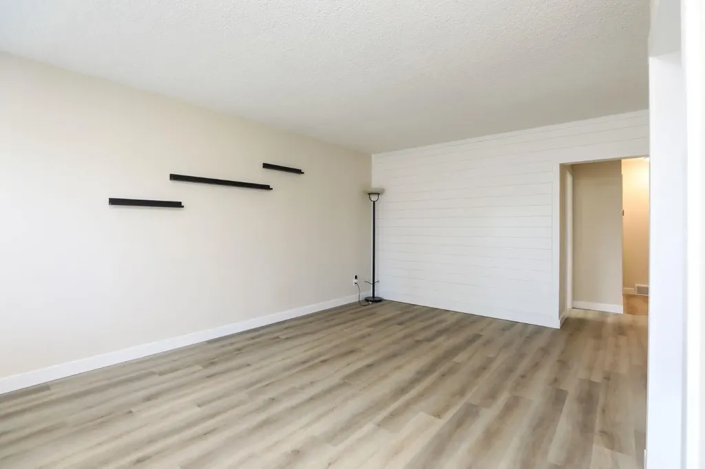 813 11 Avenue S Lethbridge AB T1K 0H9