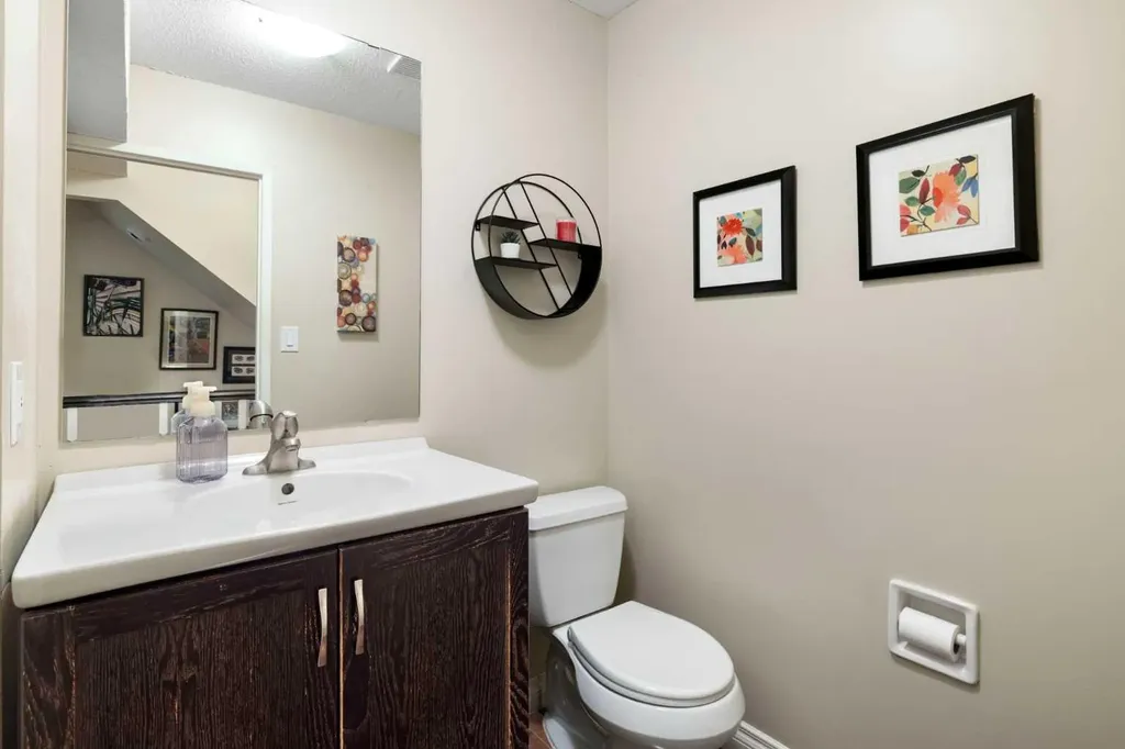111 Lake Mead Place SE Calgary AB T2J 3Z7
