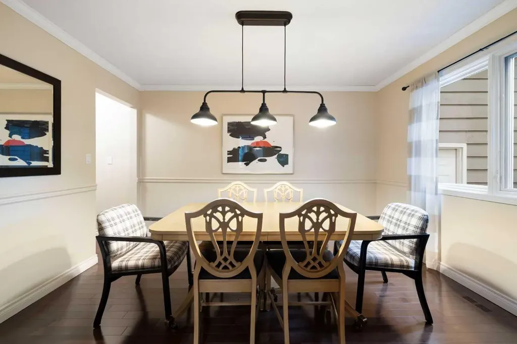 111 Lake Mead Place SE Calgary AB T2J 3Z7