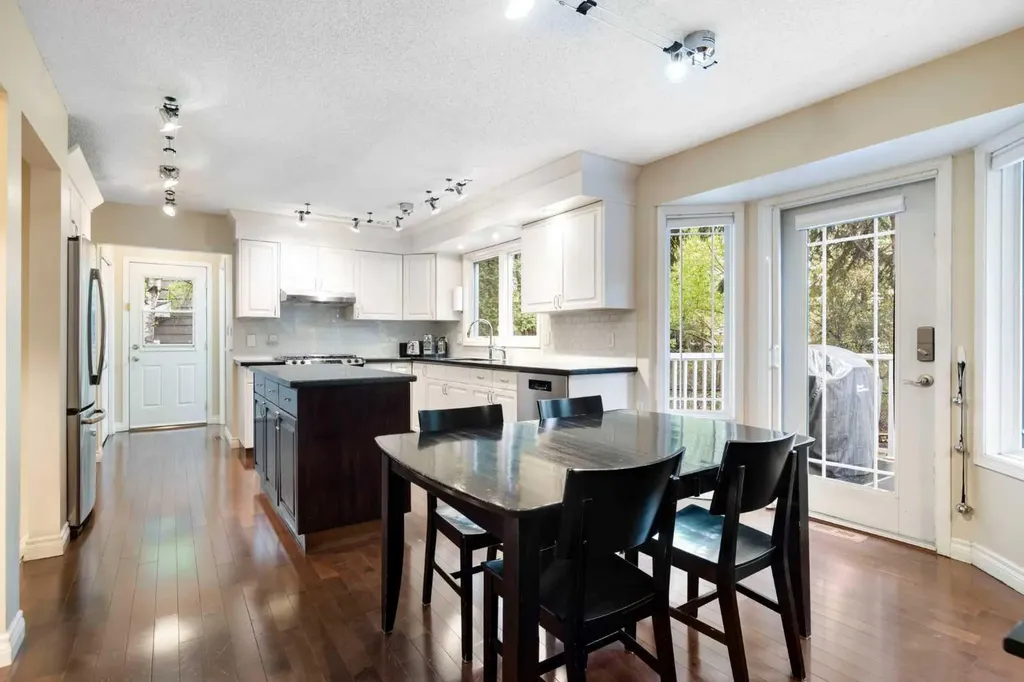 111 Lake Mead Place SE Calgary AB T2J 3Z7