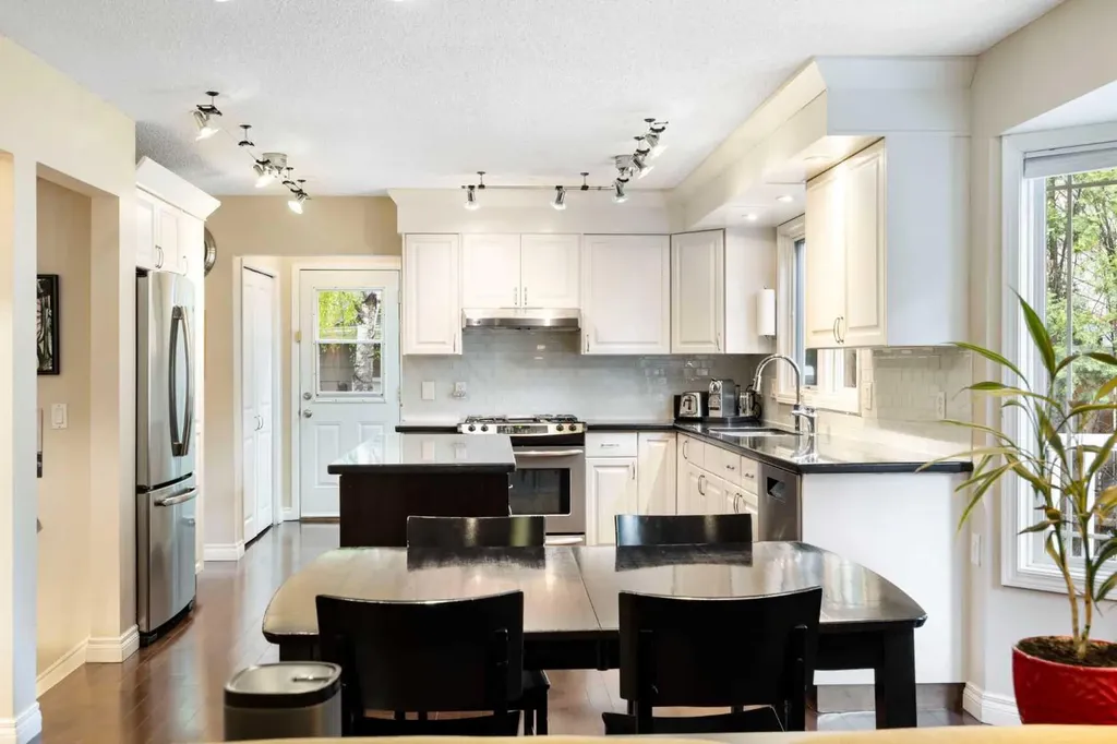 111 Lake Mead Place SE Calgary AB T2J 3Z7