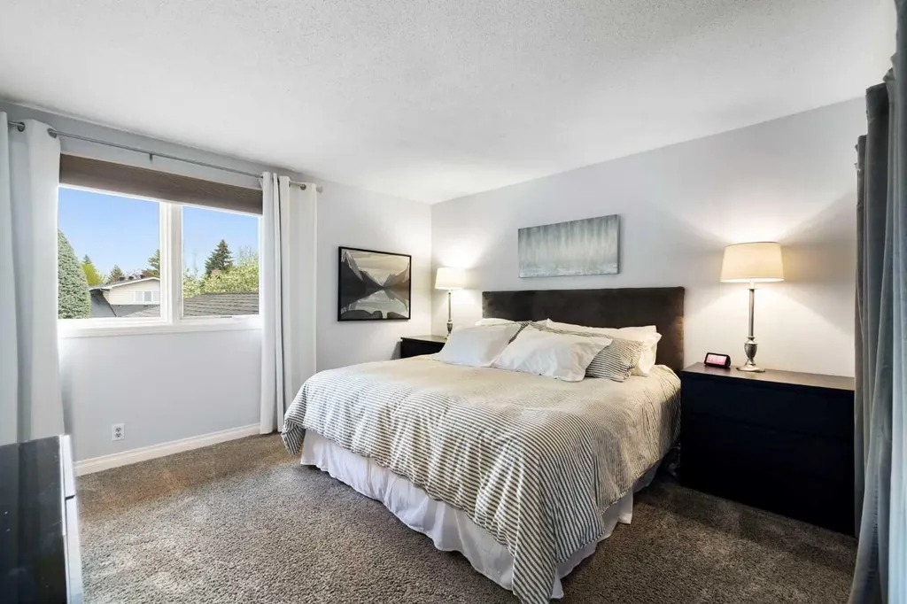 111 Lake Mead Place SE Calgary AB T2J 3Z7
