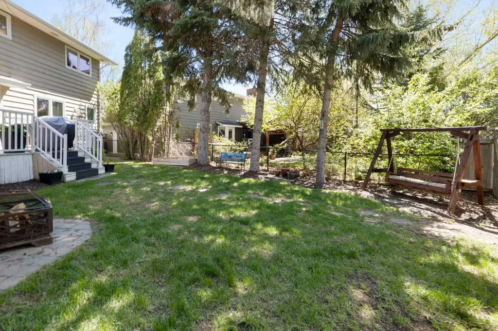 111 Lake Mead Place SE Calgary AB T2J 3Z7