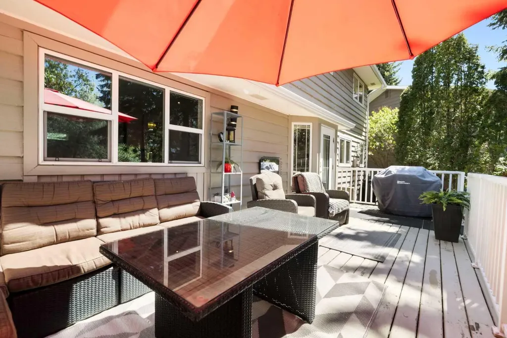 111 Lake Mead Place SE Calgary AB T2J 3Z7