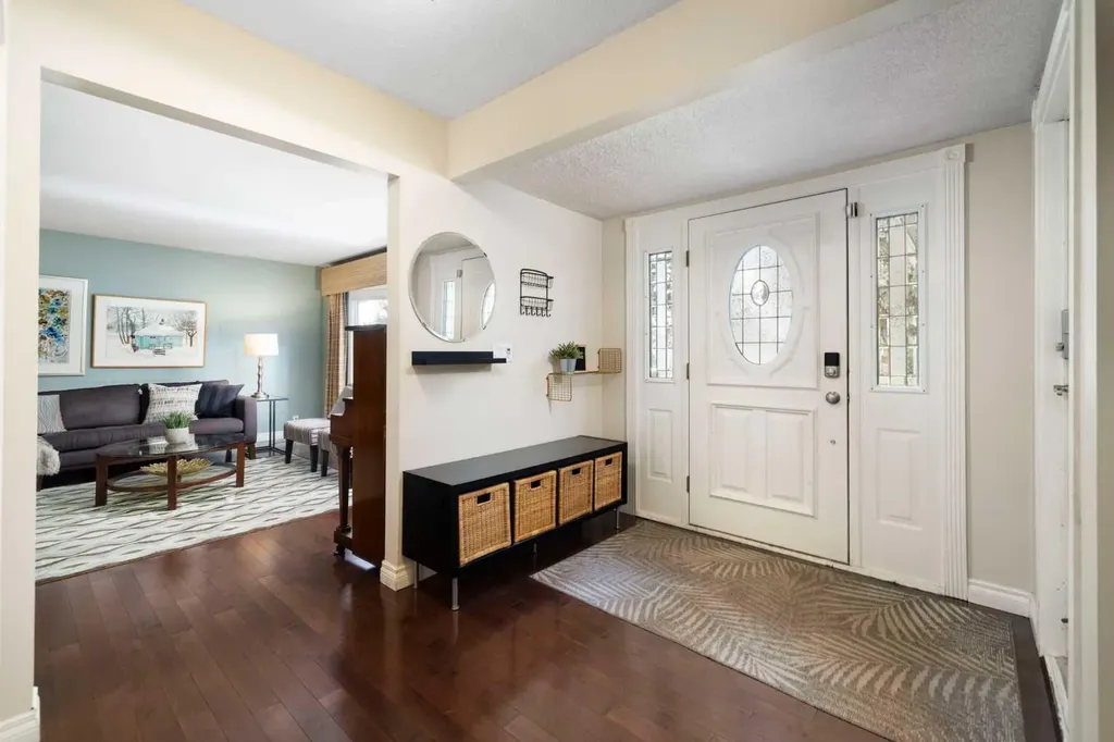 111 Lake Mead Place SE Calgary AB T2J 3Z7