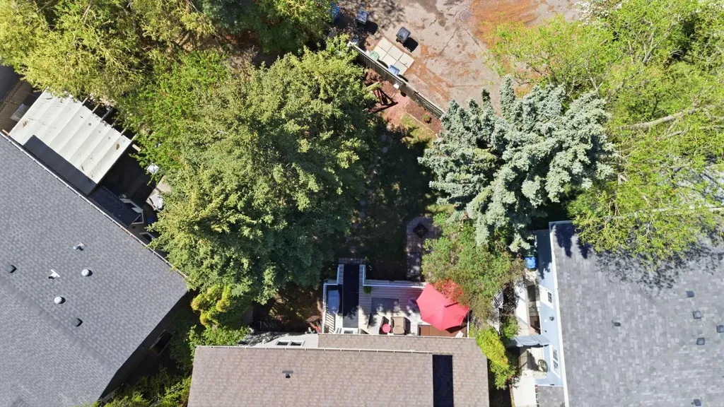 111 Lake Mead Place SE Calgary AB T2J 3Z7