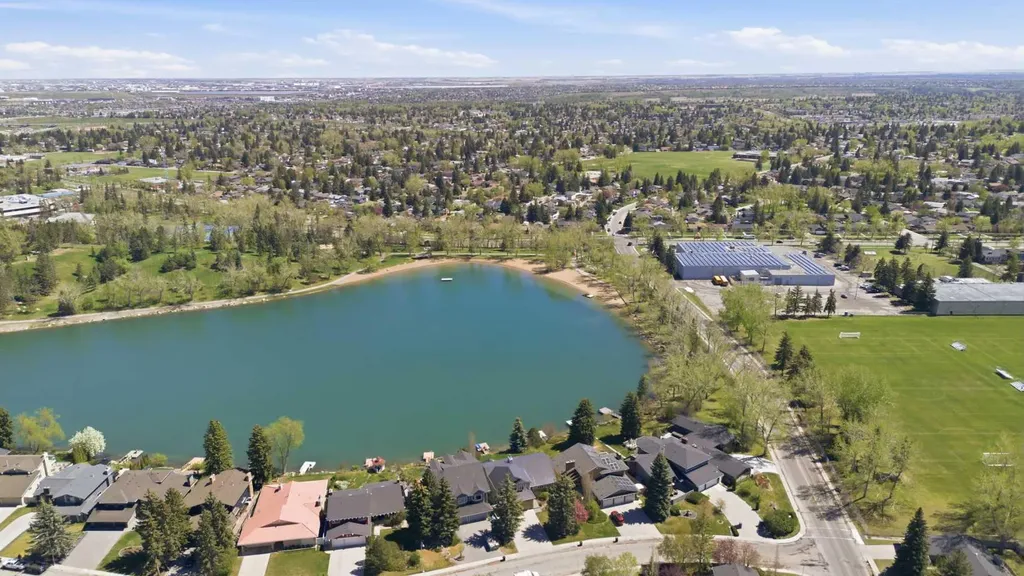 111 Lake Mead Place SE Calgary AB T2J 3Z7