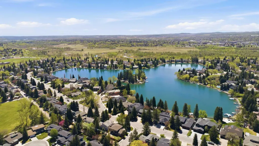 111 Lake Mead Place SE Calgary AB T2J 3Z7