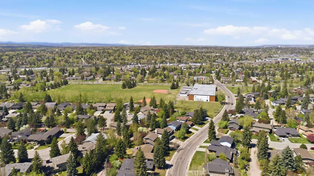 111 Lake Mead Place SE Calgary AB T2J 3Z7