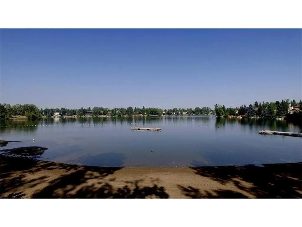 111 Lake Mead Place SE Calgary AB T2J 3Z7