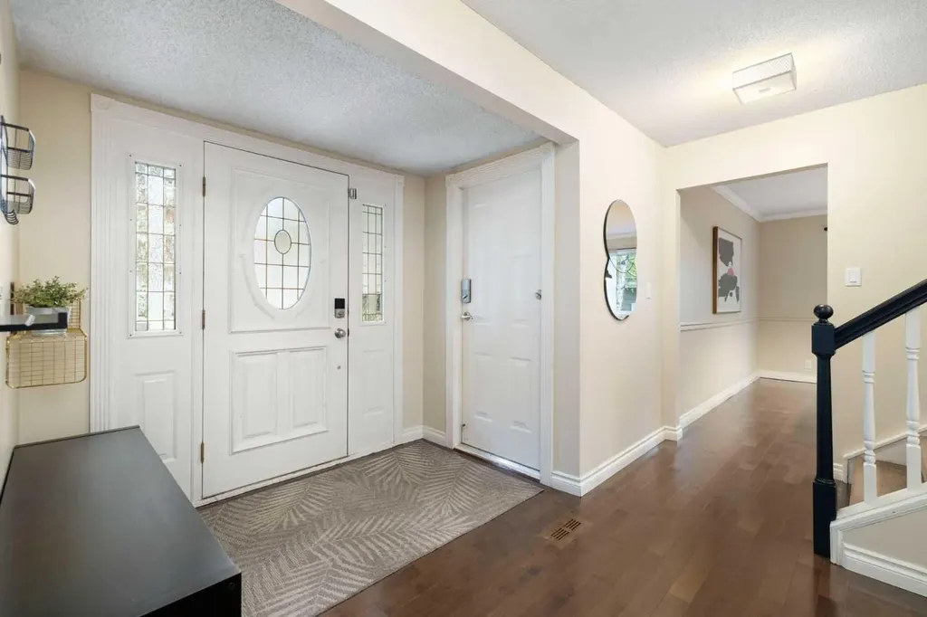 111 Lake Mead Place SE Calgary AB T2J 3Z7