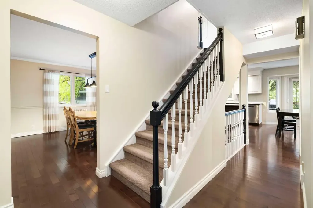111 Lake Mead Place SE Calgary AB T2J 3Z7