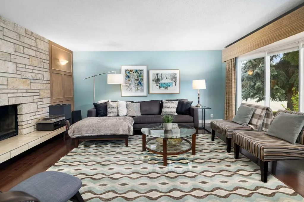 111 Lake Mead Place SE Calgary AB T2J 3Z7
