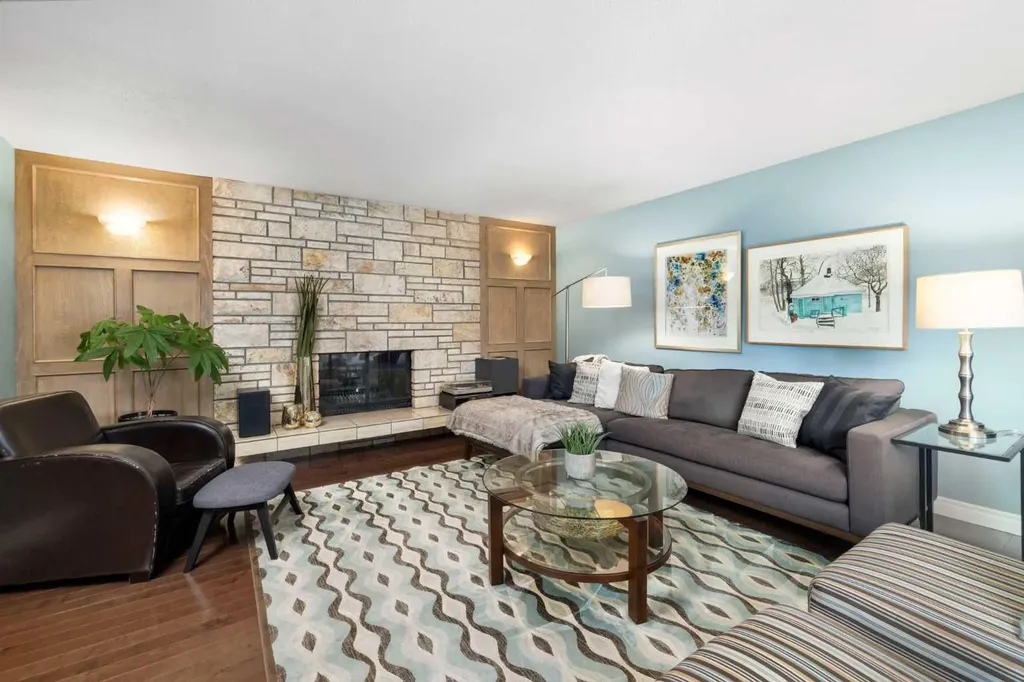 111 Lake Mead Place SE Calgary AB T2J 3Z7