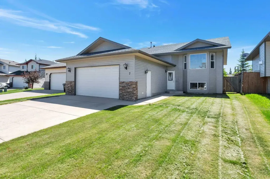 7 Firdale Close Sylvan Lake AB T4S 2M1