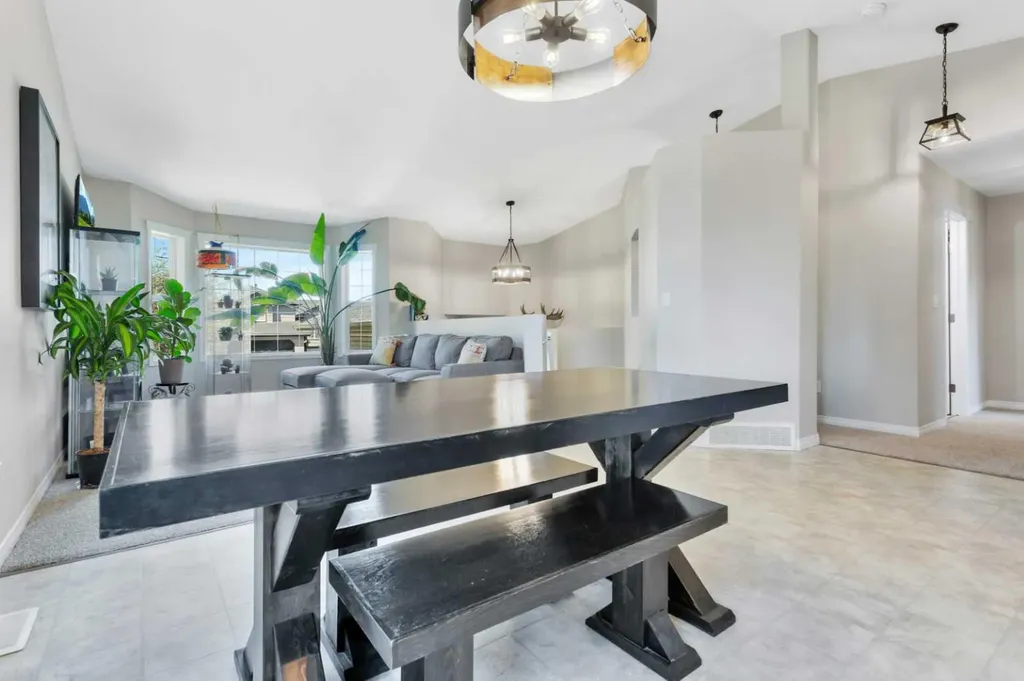 7 Firdale Close Sylvan Lake AB T4S 2M1