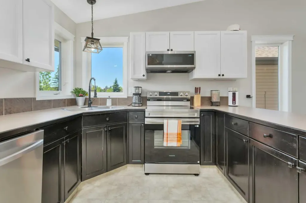 7 Firdale Close Sylvan Lake AB T4S 2M1