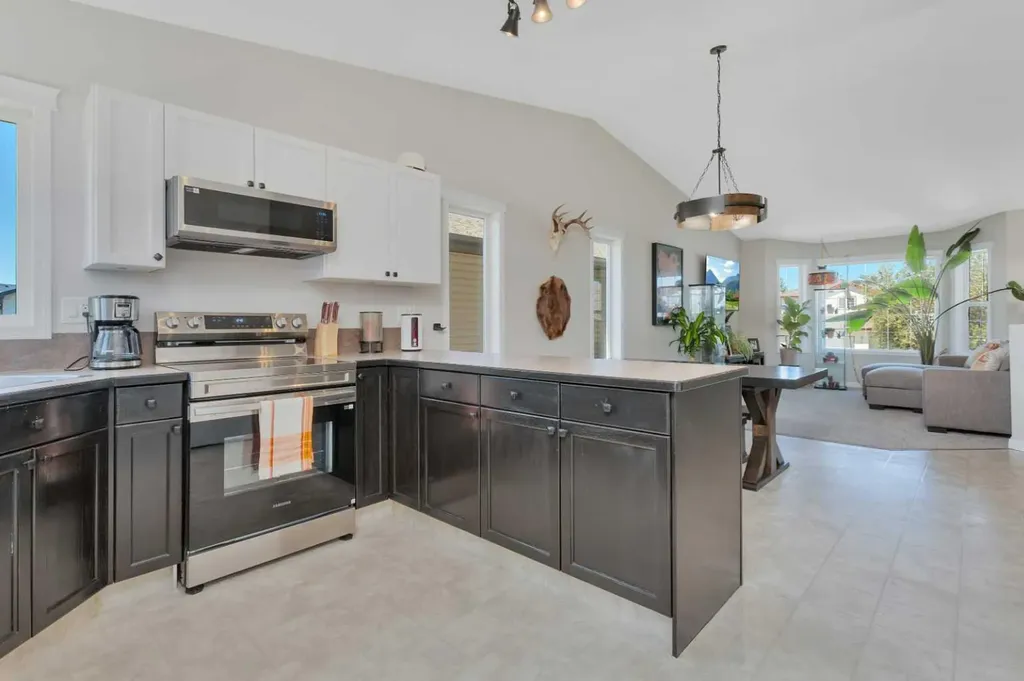 7 Firdale Close Sylvan Lake AB T4S 2M1
