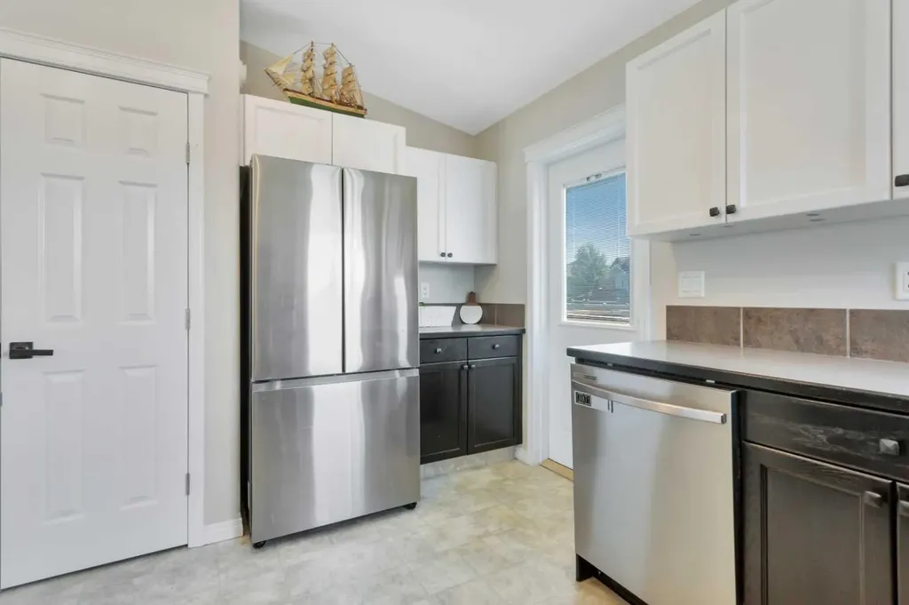 7 Firdale Close Sylvan Lake AB T4S 2M1