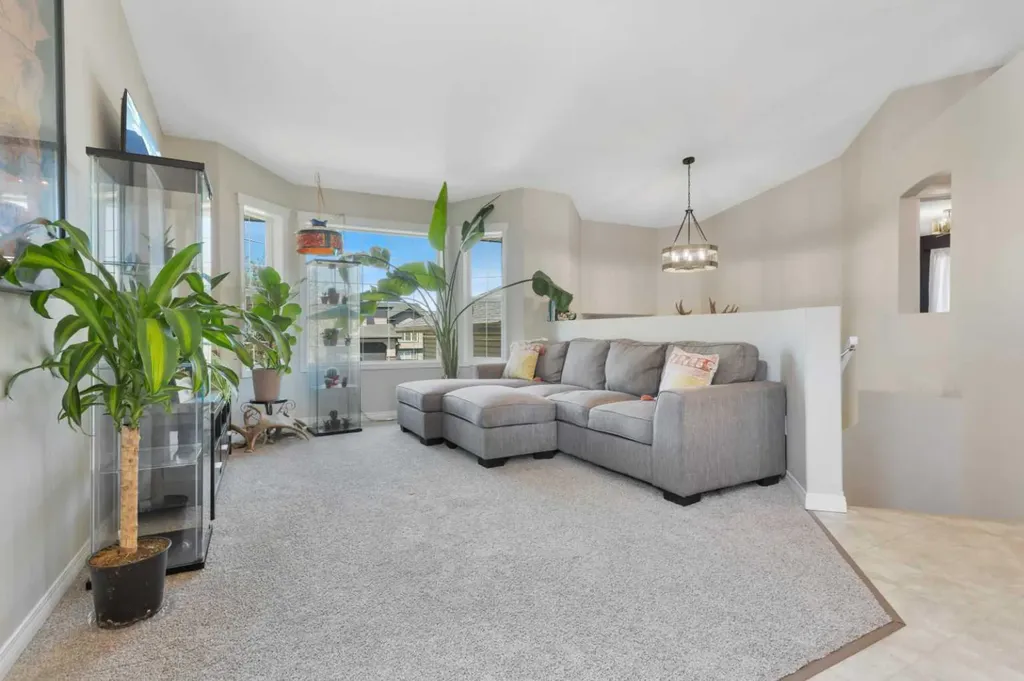 7 Firdale Close Sylvan Lake AB T4S 2M1