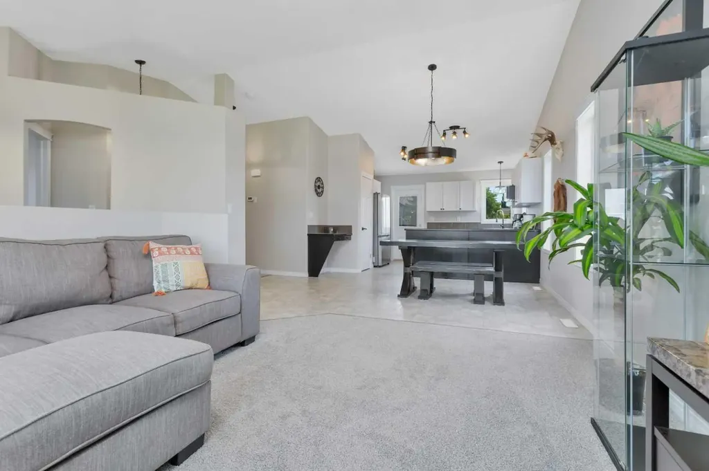 7 Firdale Close Sylvan Lake AB T4S 2M1