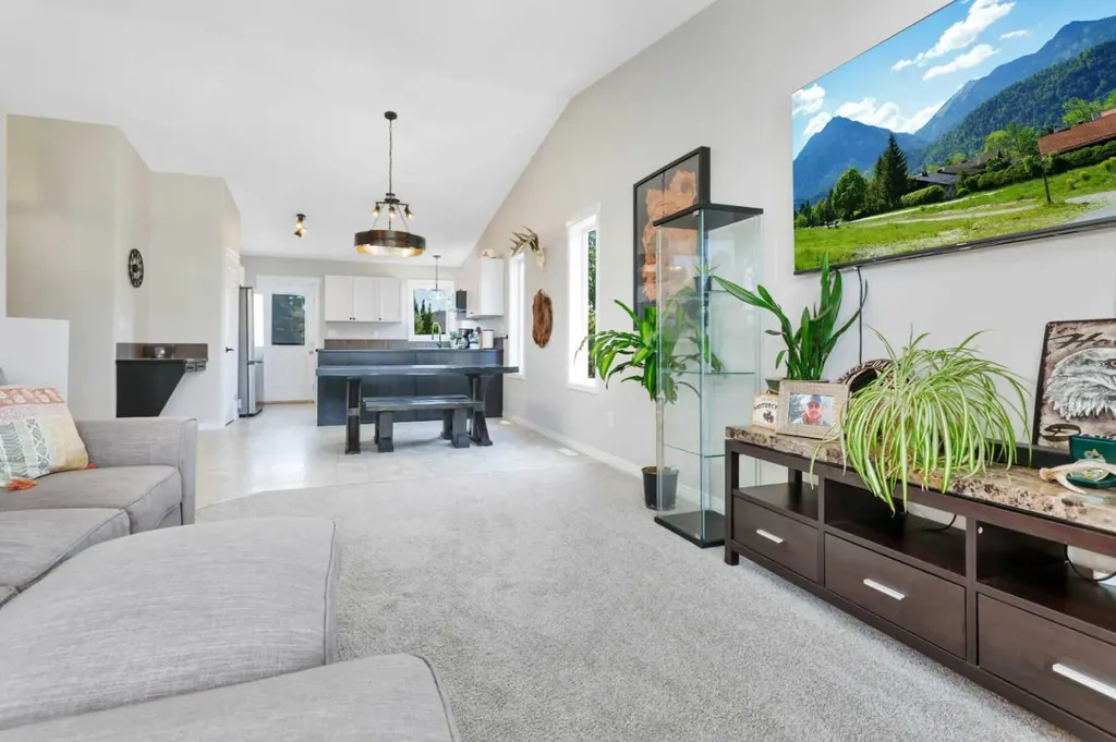7 Firdale Close Sylvan Lake AB T4S 2M1