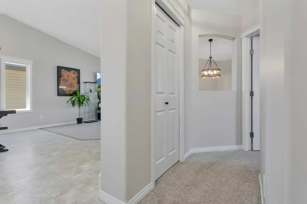 7 Firdale Close Sylvan Lake AB T4S 2M1