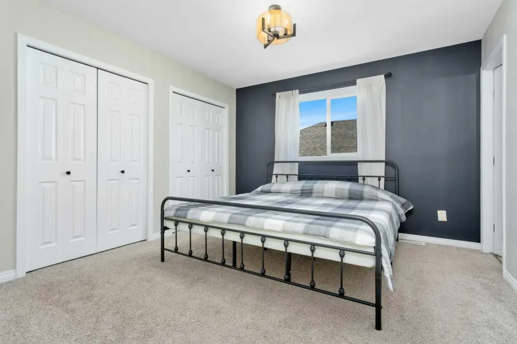 7 Firdale Close Sylvan Lake AB T4S 2M1